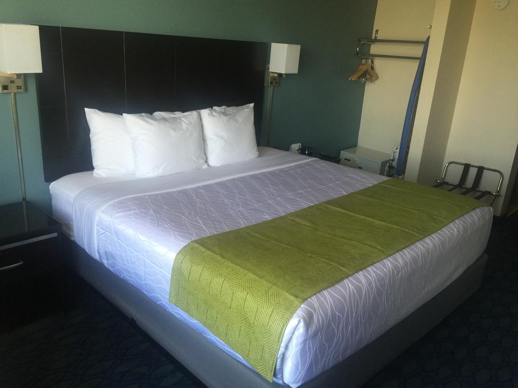 Days Hotel By Wyndham Oakland Airport-Coliseum Екстер'єр фото