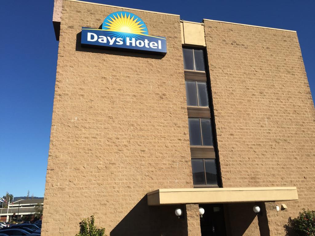 Days Hotel By Wyndham Oakland Airport-Coliseum Екстер'єр фото