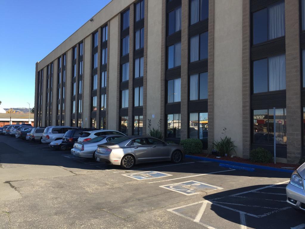 Days Hotel By Wyndham Oakland Airport-Coliseum Екстер'єр фото