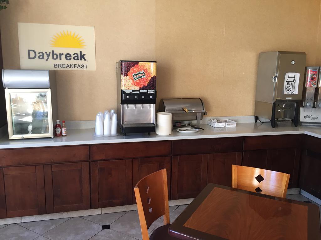 Days Hotel By Wyndham Oakland Airport-Coliseum Екстер'єр фото