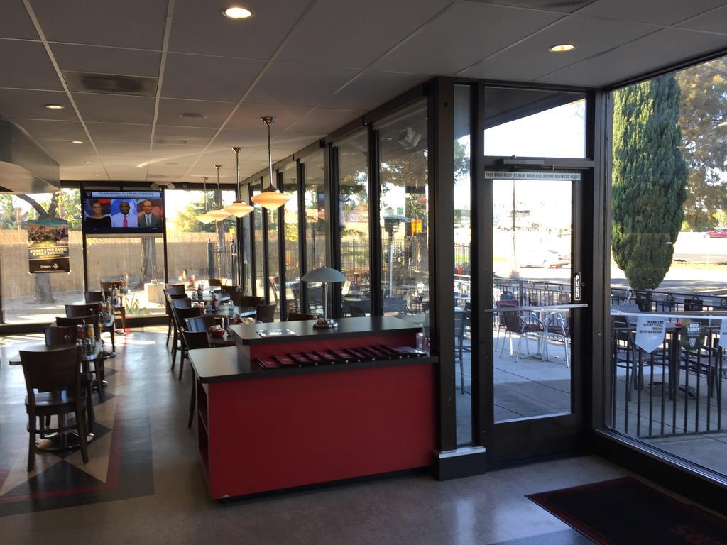 Days Hotel By Wyndham Oakland Airport-Coliseum Екстер'єр фото