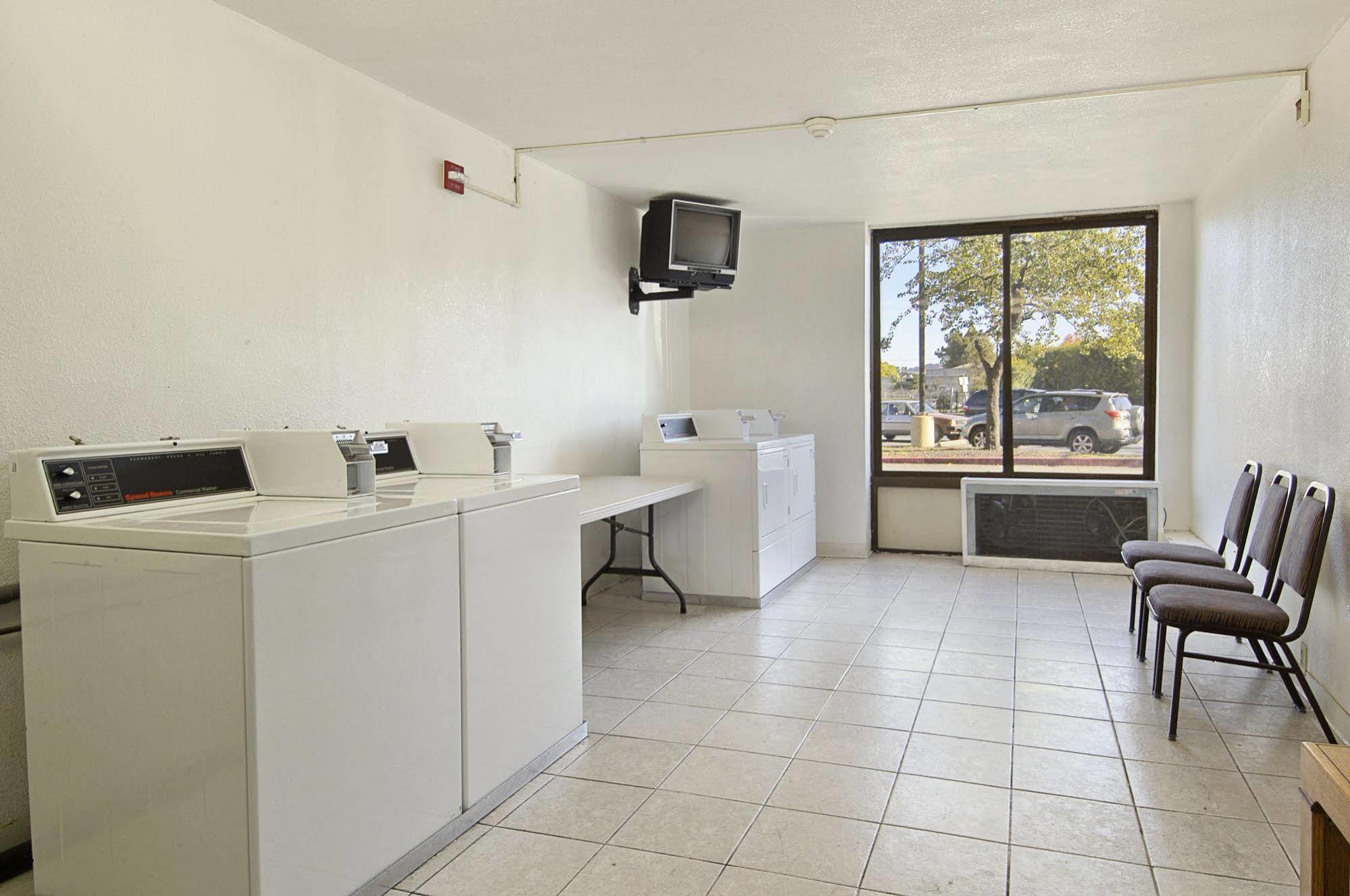 Days Hotel By Wyndham Oakland Airport-Coliseum Екстер'єр фото