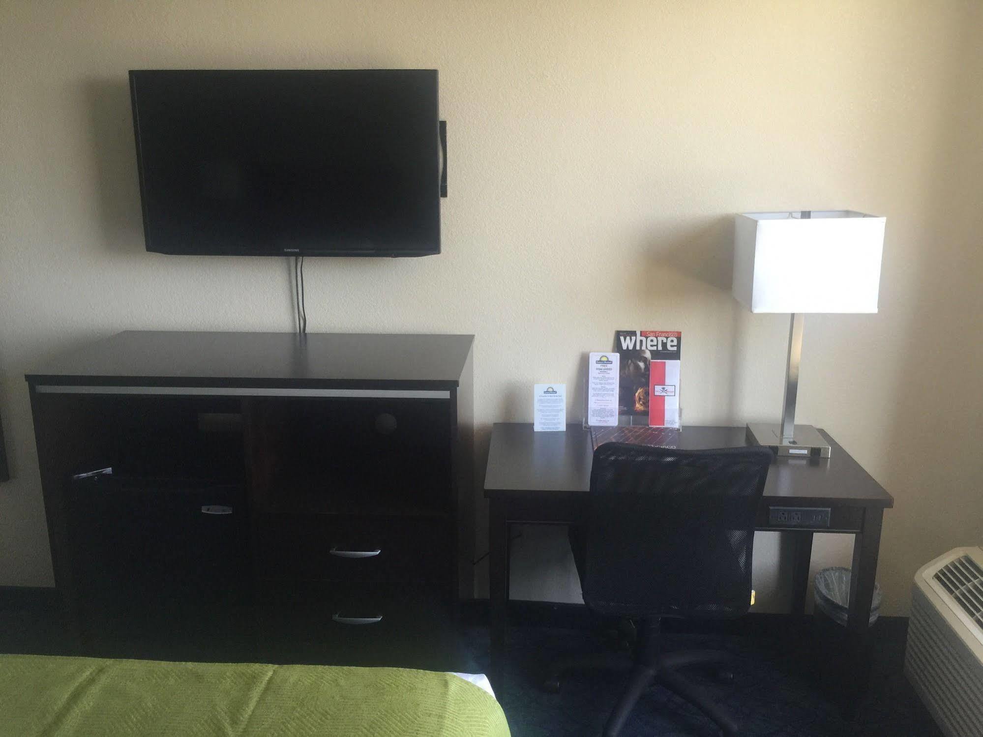 Days Hotel By Wyndham Oakland Airport-Coliseum Екстер'єр фото