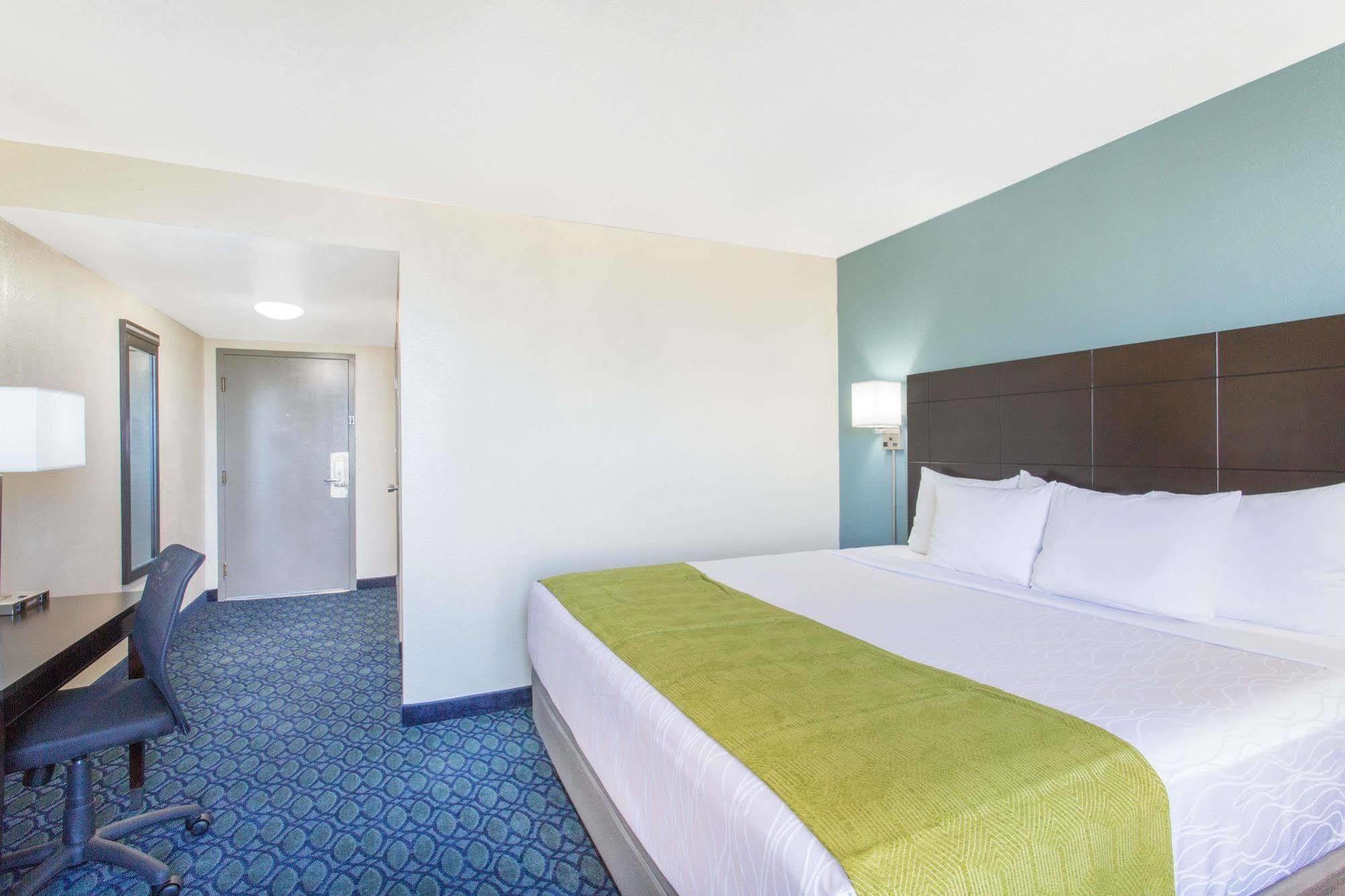 Days Hotel By Wyndham Oakland Airport-Coliseum Екстер'єр фото