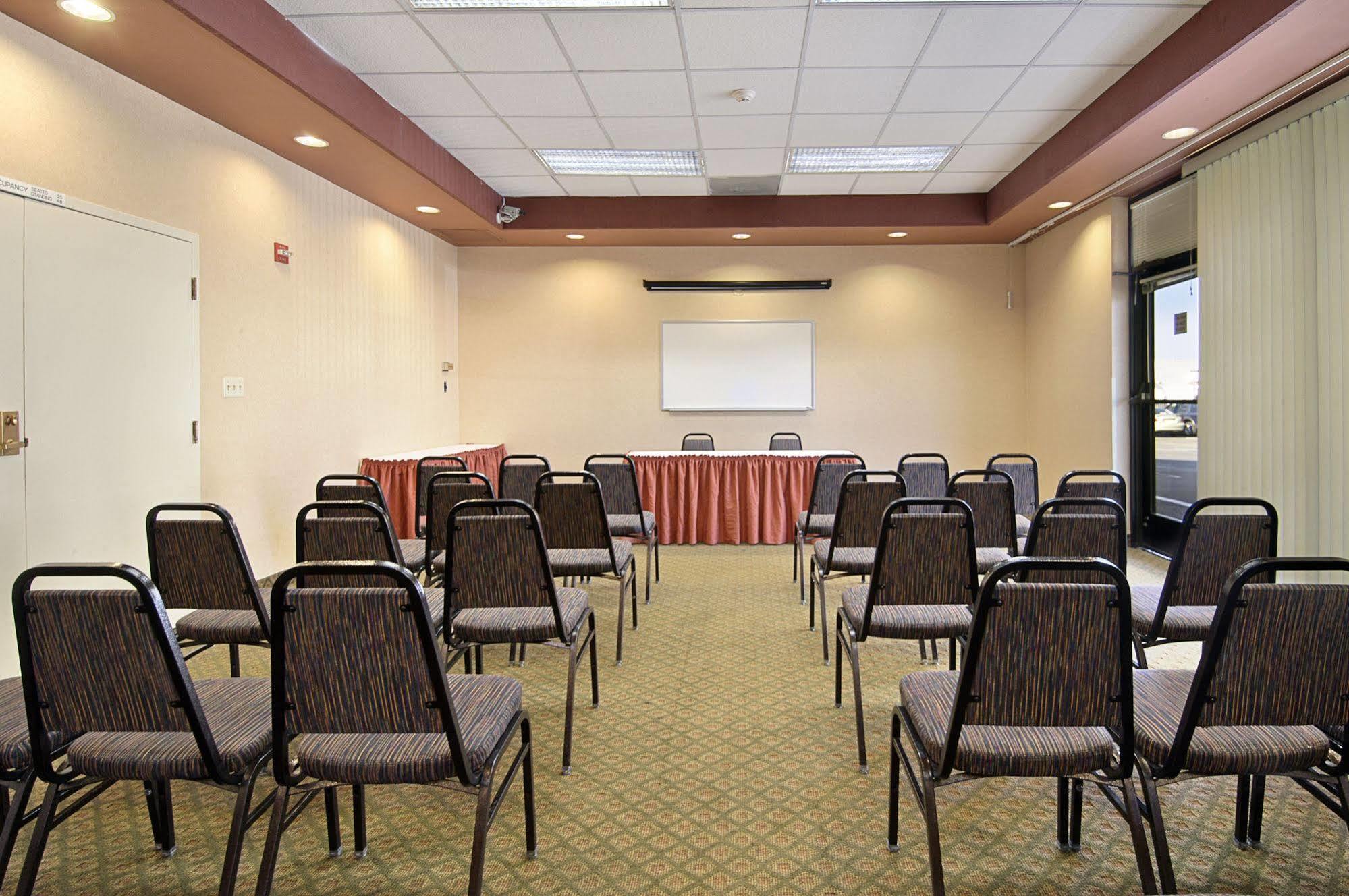 Days Hotel By Wyndham Oakland Airport-Coliseum Зручності фото