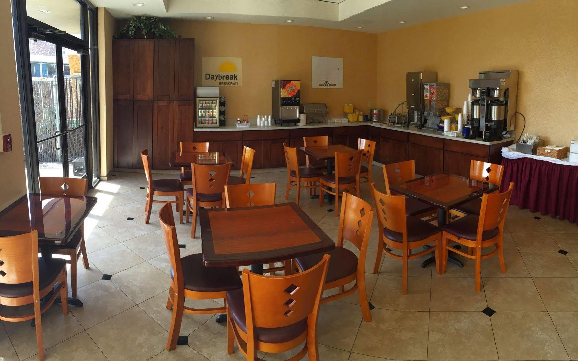Days Hotel By Wyndham Oakland Airport-Coliseum Екстер'єр фото