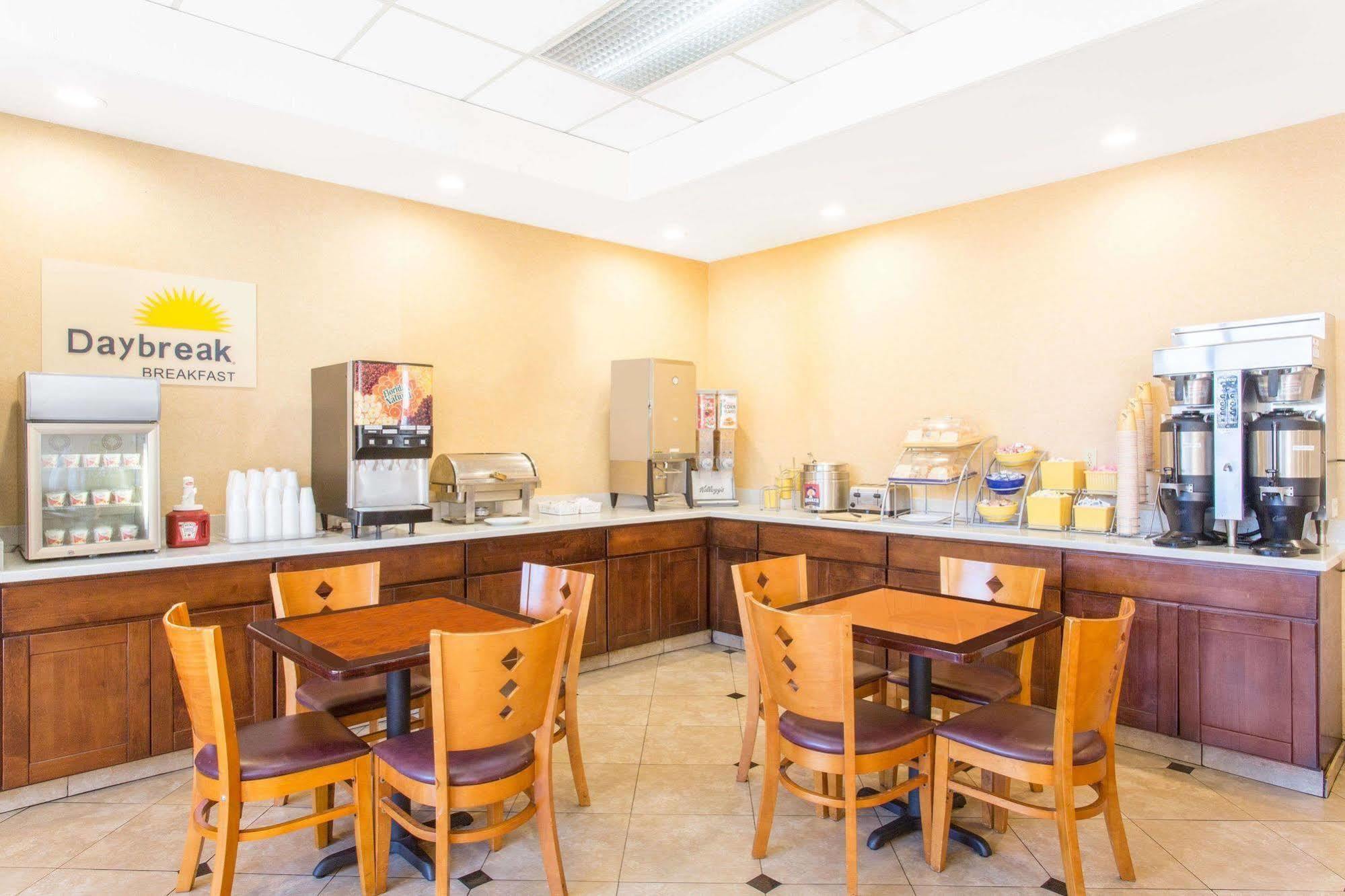 Days Hotel By Wyndham Oakland Airport-Coliseum Екстер'єр фото