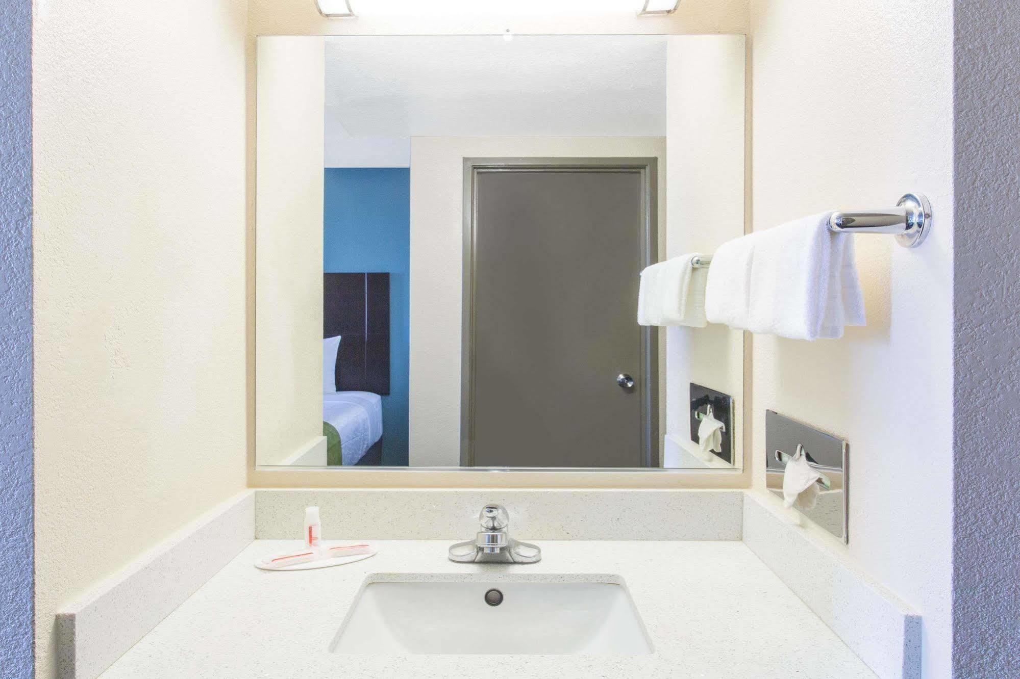 Days Hotel By Wyndham Oakland Airport-Coliseum Екстер'єр фото